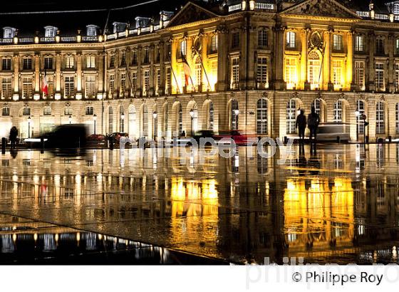 LA PLACE DE LA BOURSE, ET LE MIROIR D' EAU ,  DE NUIT, VILLE DE  BORDEAUX. (33F24731.jpg)