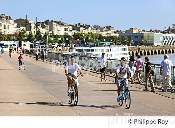PROMENADE ,  QUAIS DE BACALAN, LA GARONNE,  PORT DE LA LUNE, VILLE DE BORDEAUX, GIRONDE. (33F24808.jpg)