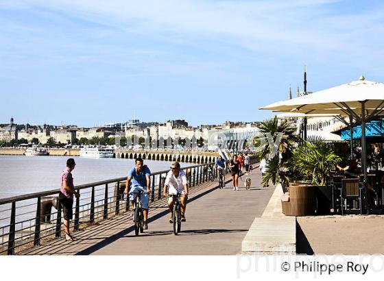 PROMENADE ,  QUAIS DE BACALAN, LA GARONNE,  PORT DE LA LUNE, VILLE DE BORDEAUX, GIRONDE. (33F24809.jpg)