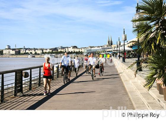 PROMENADE ,  QUAIS DE BACALAN, LA GARONNE,  PORT DE LA LUNE, VILLE DE BORDEAUX, GIRONDE. (33F24811.jpg)