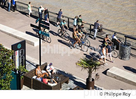 PROMENADE ,  QUAIS DE BACALAN, LA GARONNE,  PORT DE LA LUNE, VILLE DE BORDEAUX, GIRONDE. (33F24813.jpg)