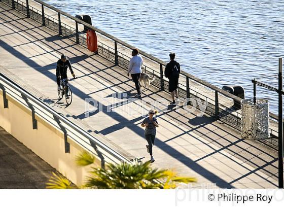 PROMENADE ,  QUAIS DE BACALAN, LA GARONNE,  PORT DE LA LUNE, VILLE DE BORDEAUX, GIRONDE. (33F24816.jpg)