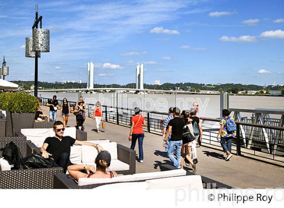 PROMENADE ,  QUAIS DE BACALAN, LA GARONNE,  PORT DE LA LUNE, VILLE DE BORDEAUX, GIRONDE. (33F24818.jpg)