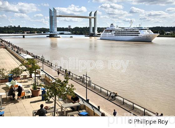 PROMENADE ,  QUAIS DE BACALAN, LA GARONNE,  PORT DE LA LUNE, VILLE DE BORDEAUX, GIRONDE. (33F24820.jpg)