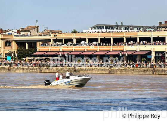 PROMENADE ,  QUAIS DE BACALAN, LA GARONNE,  PORT DE LA LUNE, VILLE DE BORDEAUX, GIRONDE. (33F24824.jpg)