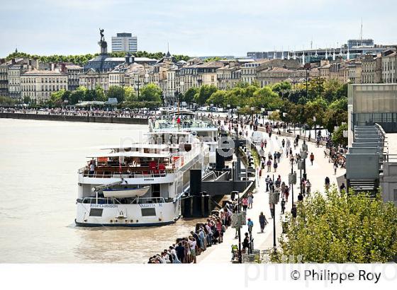 PROMENADE ,  QUAIS DE BACALAN, LA GARONNE,  PORT DE LA LUNE, VILLE DE BORDEAUX, GIRONDE. (33F24826.jpg)