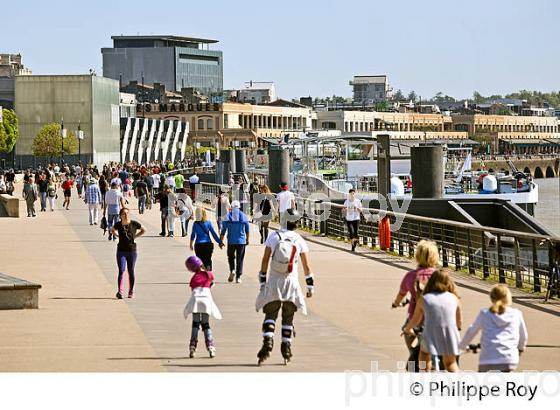 PROMENADE ,  QUAIS DE BACALAN, LA GARONNE,  PORT DE LA LUNE, VILLE DE BORDEAUX, GIRONDE. (33F24833.jpg)