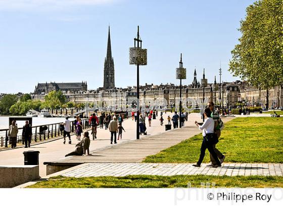 PROMENADE ,  QUAI DES CHARTRONS , LA GARONNE  ,  PORT DE LA LUNE, VILLE DE BORDEAUX, GIRONDE. (33F24839.jpg)