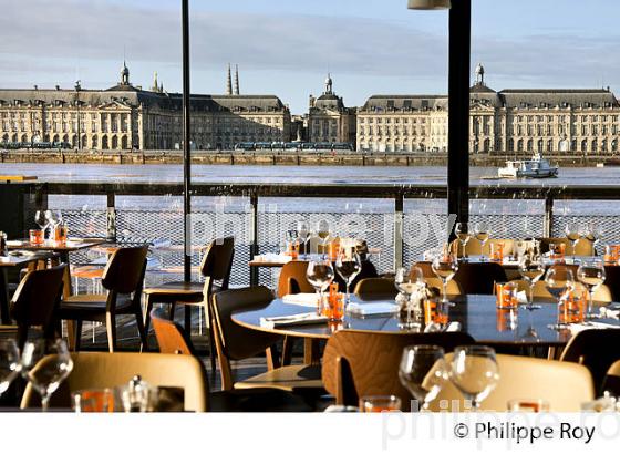 RESTAURANT L' ESTACADE, LA GARONNE , PLACE DE LA BOURSE,  PORT DE LA LUNE, VILLE DE BORDEAUX. (33F24910.jpg)