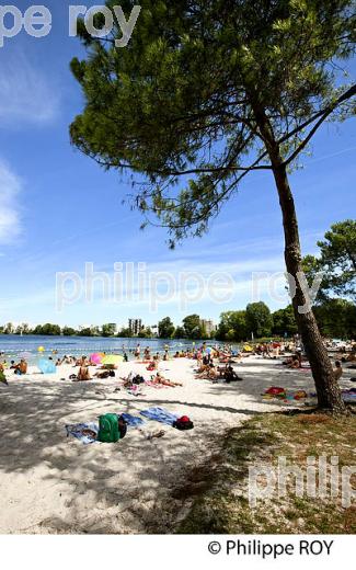 LA PLAGE ET LE LAC  DE BORDEAUX , GIRONDE. (33F25611.jpg)