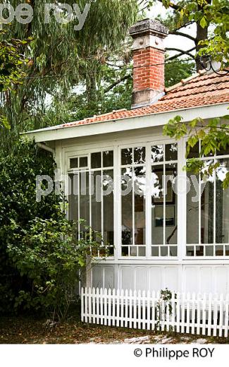 VILLA, QUARTIER DES 44 HECTARES, PRESQU' ILE DU CAP FERRET, BASSIN D' ARCACHON, GIRONDE. (33F27225.jpg)