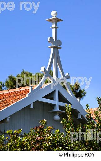 VILLA, QUARTIER DES 44 HECTARES, PRESQU' ILE DU CAP FERRET, BASSIN D' ARCACHON, GIRONDE. (33F27229.jpg)