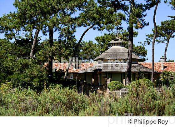VILLA, QUARTIER DES 44 HECTARES, PRESQU' ILE DU CAP FERRET, BASSIN D' ARCACHON, GIRONDE. (33F27304.jpg)