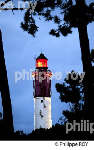 PHARE DE LA PRESQU' ILE DU CAP FERRET, BASSIN D' ARCACHON, GIRONDE. (33F27501.jpg)