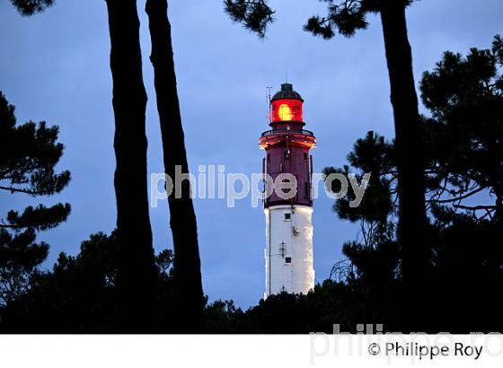 PHARE DE LA PRESQU' ILE DU CAP FERRET, BASSIN D' ARCACHON, GIRONDE. (33F27502.jpg)