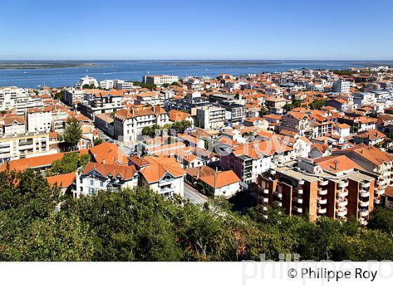 ARCACHON, VILLE D' ETE  ET BASSIN D' ARCACHON, COTE ATLANTIQUE, GIRONDE, AQUITAINE. (33F27620.jpg)