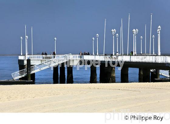 JETEE THIERS  , FRONT DE MER DE LA VILLE D'  ETE, ARCACHON, COTE ATLANTIQUE, GIRONDE, AQUITAINE. (33F27808.jpg)