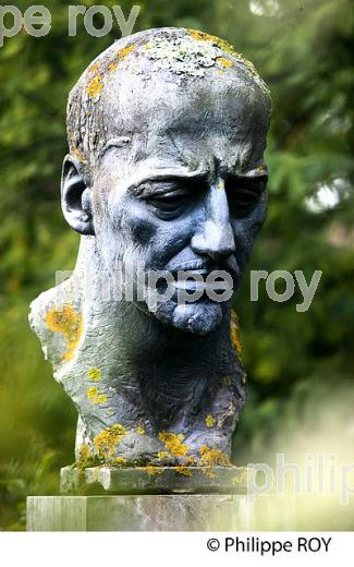 BUSTE DE GABRIELE D' ANNUNZIO, QUARTIER DU MOULLEAU , ARCACHON, COTE ATLANTIQUE, GIRONDE, AQUITAINE. (33F27833.jpg)