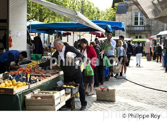 LE MARCHE  DE BRUGES, BORDEAUX METROPOLE, GIRONDE. (33F28122.jpg)