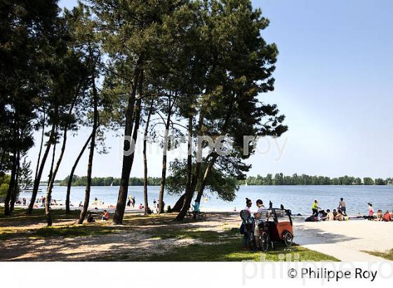 LA PLAGE DU LAC DE BORDEAUX , VILLE DE  BRUGES, BORDEAUX METROPOLE, GIRONDE. (33F28210.jpg)