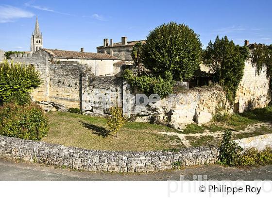 LES REMPARTS DU VILLAGE DE SAINT-EMILION, GIRONDE. (33F28307.jpg)