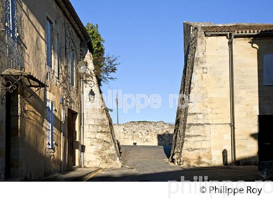 LA PORTE SAINT MARTIN, VILLAGE DE SAINT-EMILION, GIRONDE. (33F28416.jpg)