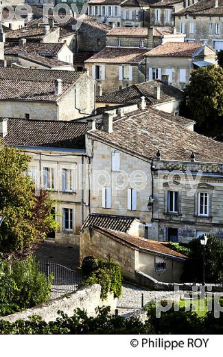 VILLAGE DE SAINT-EMILION, GIRONDE. (33F28503.jpg)