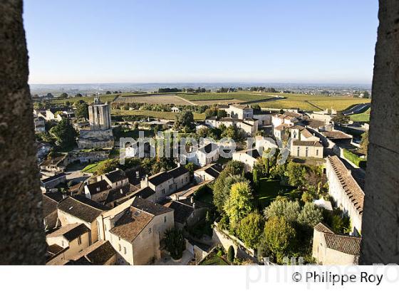 LE  VILLAGE DE SAINT-EMILION, VU DEPUIS LE CLOCHER,  GIRONDE. (33F28507.jpg)