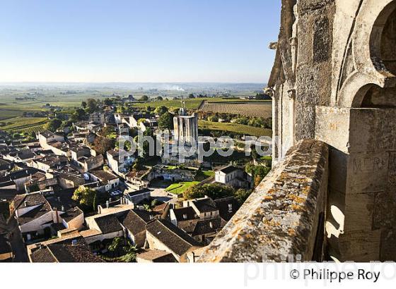 LE  VILLAGE DE SAINT-EMILION, VU DEPUIS LE CLOCHER,  GIRONDE. (33F28515.jpg)