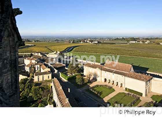 LE  VILLAGE DE SAINT-EMILION, VU DEPUIS LE CLOCHER,  GIRONDE. (33F28518.jpg)