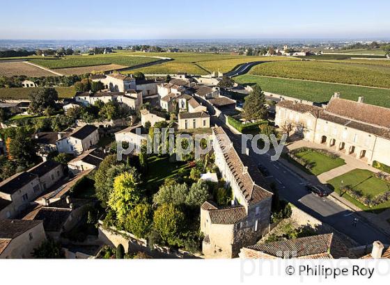 LE  VILLAGE DE SAINT-EMILION, VU DEPUIS LE CLOCHER,  GIRONDE. (33F28521.jpg)