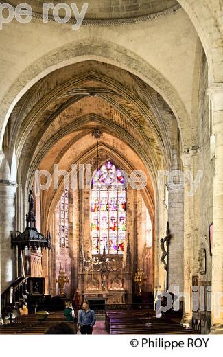 L' EGLISE   COLLEGIALE , VILLAGE DE SAINT-EMILION, GIRONDE. (33F28629.jpg)