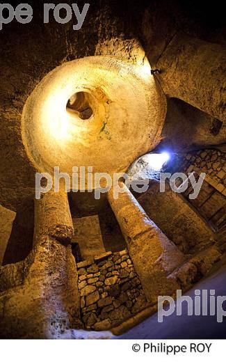 LES CATACOMBES, VILLAGE DE SAINT-EMILION, GIRONDE. (33F28714.jpg)