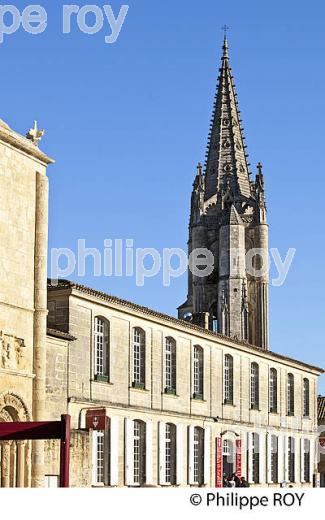 L' EGLISE   COLLEGIALE , MAISON DES VINS, CLOCHER EGLISE MONOLITHE, CITE  DE SAINT-EMILION, GIRONDE. (33F29031.jpg)