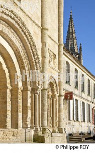 L' EGLISE   COLLEGIALE , MAISON DES VINS, CLOCHER EGLISE MONOLITHE, CITE  DE SAINT-EMILION, GIRONDE. (33F29032.jpg)