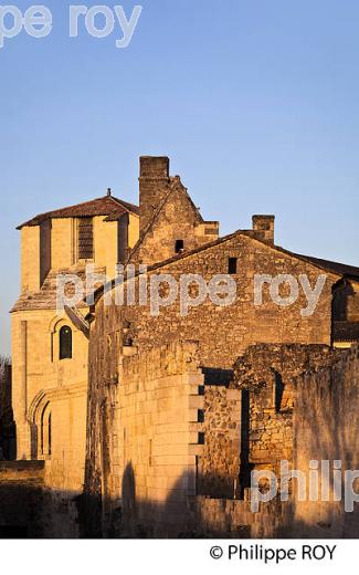 L' EGLISE   COLLEGIALE ET LES REMPARTS DE LA CITE  DE SAINT-EMILION, GIRONDE. (33F29038.jpg)
