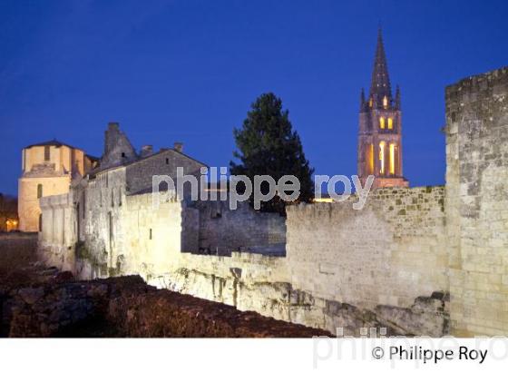 L' EGLISE   COLLEGIALE, LE CLOCHER DE L' EGLISE MONOLITHE ET  LES REMPARTS DE LA CITE  DE SAINT-EMILION, GIRONDE. (33F29106.jpg)