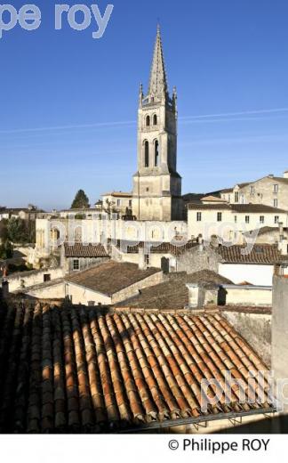 LE CLOCHER ET LA CITE DE SAINT-EMILION, GIRONDE. (33F29111.jpg)