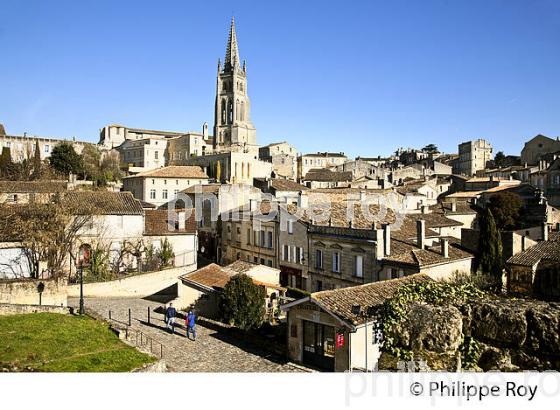 LE CLOCHER ET LA CITE DE SAINT-EMILION, GIRONDE. (33F29114.jpg)