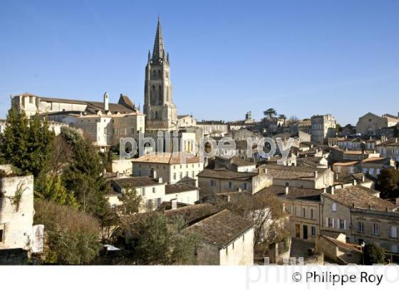 LE CLOCHER ET LA CITE DE SAINT-EMILION, GIRONDE. (33F29115.jpg)