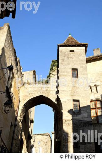 PORTE DE LA CADENE,  ET MAISON DE LA CADENE, VILLAGE DE SAINT-EMILION, GIRONDE. (33F29122.jpg)