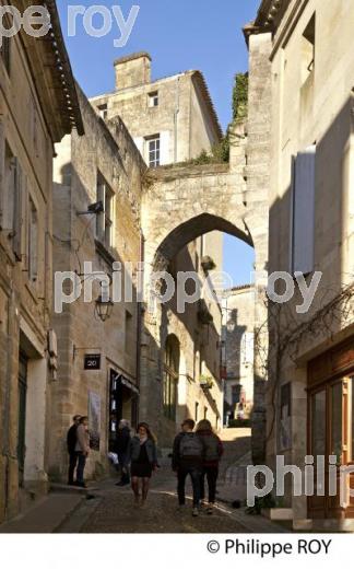 PORTE DE LA CADENE, VILLAGE DE SAINT-EMILION, GIRONDE. (33F29124.jpg)