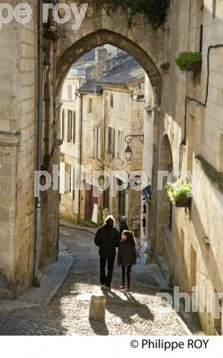 PORTE DE LA CADENE, VILLAGE DE SAINT-EMILION, GIRONDE. (33F29125.jpg)