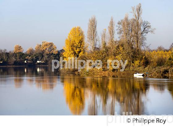 LEVER DU JOUR SUR LA GARONNE  , VIEUX PORT DE PORTETS, GIRONDE. (33F29309.jpg)
