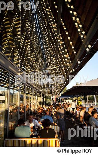 TERRASSE DE CAFE, LES  HALLES  DE BACALAN   QUARTIER DE BACALAN , BORDEAUX . (33F29727.jpg)