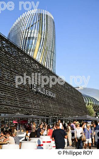 TERRASSE DE CAFE, LES  HALLES  DE BACALAN  ET CITE DU VIN,  QUARTIER DE BACALAN , BORDEAUX . (33F29729.jpg)