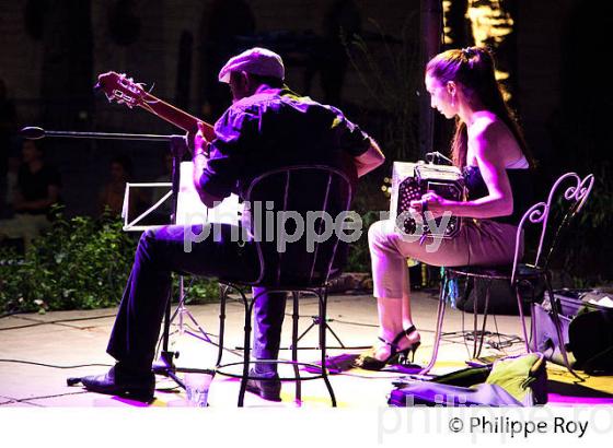 CONCERT, LES VIVRES DE L' ART,  RESIDENCES D' ARTISTES,  QUARTIER DE BACALAN , BORDEAUX . (33F29902.jpg)