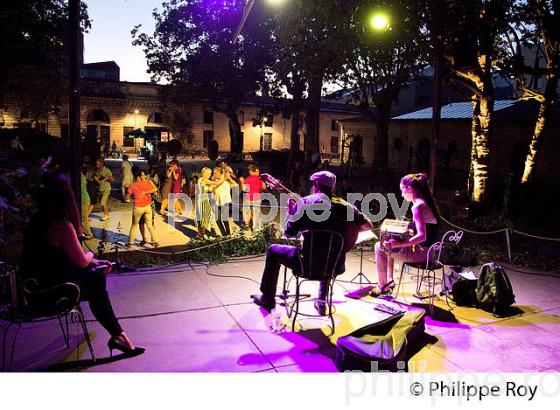 CONCERT, LES VIVRES DE L' ART,  RESIDENCES D' ARTISTES,  QUARTIER DE BACALAN , BORDEAUX . (33F29903.jpg)