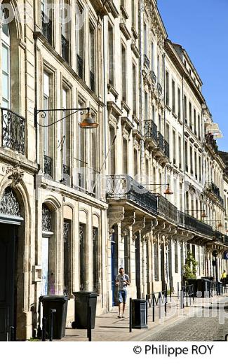 ALIGNEMENT FACADES DU QUAI DES CHARTRONS,  BORDEAUX. (33F29931.jpg)