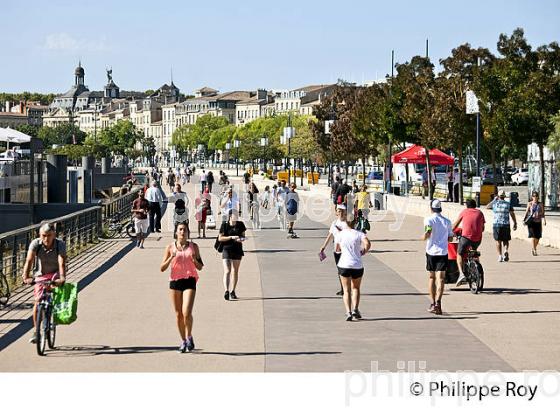 PROMENADE  DES QUAIS  ,  QUAI DES CHARTRONS,    BORDEAUX. (33F29938.jpg)